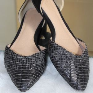 Wanted Brand Syrah Style Black Woven Pointed Flats
